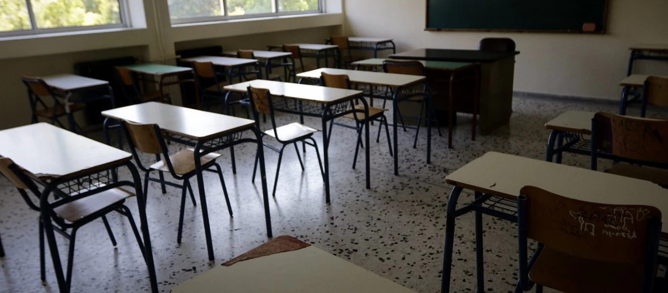 Η κυβέρνηση διχάζει την ελληνική κοινωνία με την αυταρχική επιβολή της χρήσης μάσκας στα σχολεία